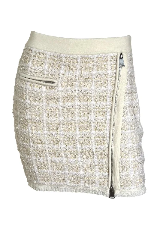 Oria Mini Skirt button skirt front